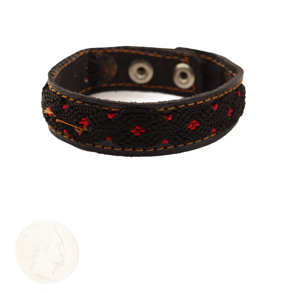 Raíces - Knitted Bracelet - Red and Black - Leather - 9 x 3.25 In