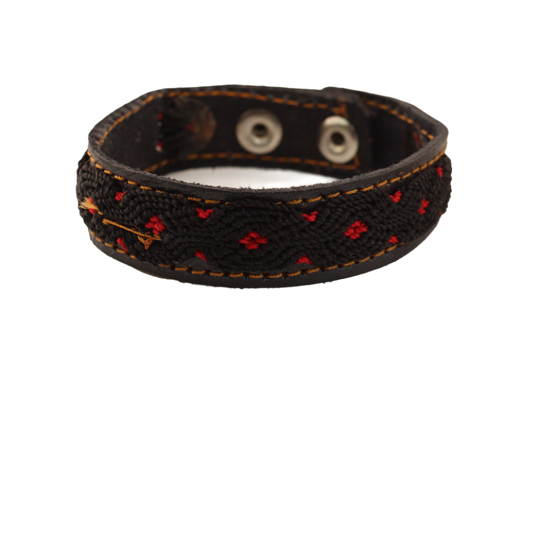 Raíces - Knitted Bracelet - Red and Black - Leather - 9 x 3.25 In